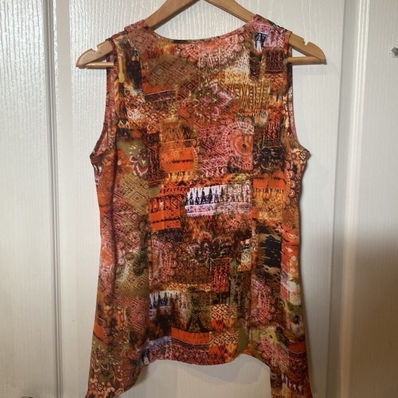 Milano size S Vneck handkerchief hem top - Picture 5 of 5
